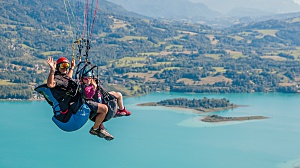 vol-biplace-enfant-aiguebelette-parapente.jpg